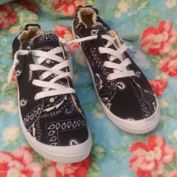 Bandana print sneakers - Picture 2 of 4
